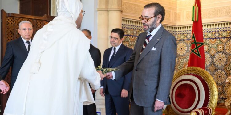 جلالة الملك يعين عددا من السفراء الجدد