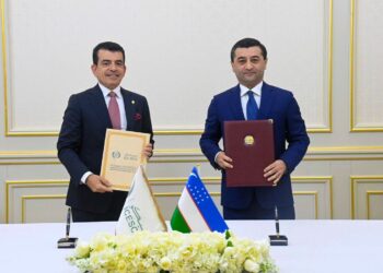 المدير العام للإيسيسكو يلتقي وزير خارجية أوزبكستان ويوقعان خطة عمل مشتركة