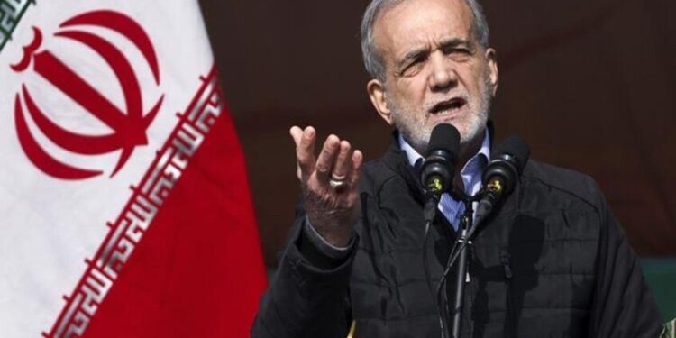 الرئيس الإيراني: مستعدون للحوار دون التخلي عن البرنامج النووي