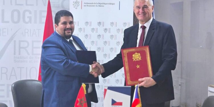 تعاون إستراتيجي بين المغرب والتشيك لدعم تجريب تقنية استخلاص الماء من رطوبة الهواء
