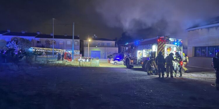 قنصلية المغرب ببرشلونة تستنكر حريق المركز الإسلامي في بييرا وتدعو لحماية أماكن العبادة