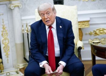 البيت الأبيض يكشف عن إصابة ترامب بحالة مزمنة في الأوردة