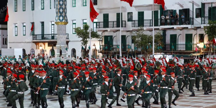 تطوان تتزين بعرض باهر للطواف بالمشاعل وللشهب النارية احتفالا بعيد العرش المجيد