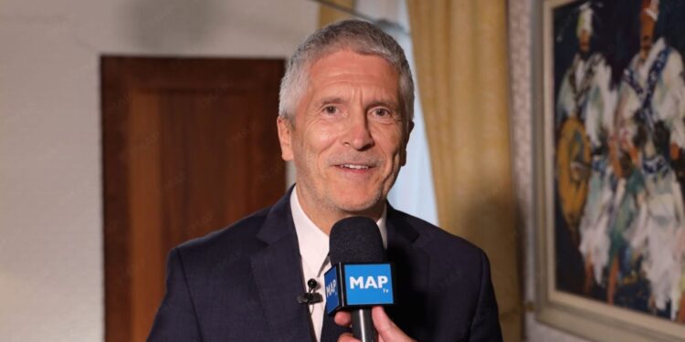 وزير الداخلية الإسباني يشيد بالتعاون “النموذجي” مع المغرب