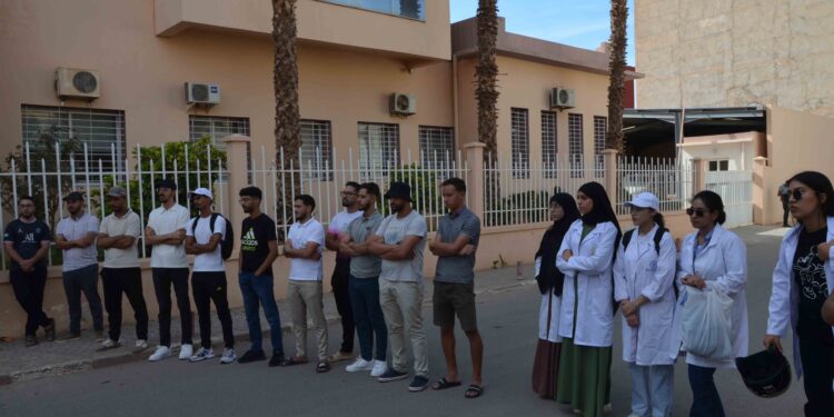 “خريجون ولسنا مجرمين”: غضب طلبة التمريض بوجدة يتفجر بسبب 3668 منصباً لـ6500 خريج