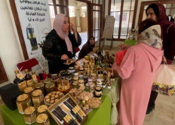 من قرية الصناعة التقليدية بوجدة.. رئيسة تعاونية “تيغانيمين”: صناعتنا تزن ذهباً لكنها تواجه ظلماً في تقييمها