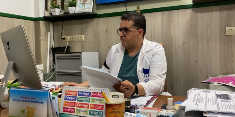 كونفدرالية نقابات صيادلة المغرب تعلن التصعيد: ملف مطلبي عمره 20 عاماً والوزارة لم تحترم المقاربة التشاركية