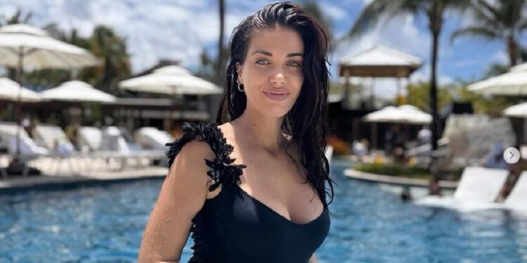 حادثة مروعة: قرش يعض إعلامية بارزة حامل