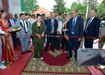 افتتاح السوق المتنقل الكبير  لمنتجات الاقتصاد الاجتماعي والتضامني بمدينة إفران