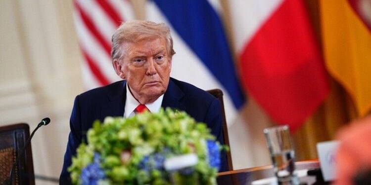 ترامب: الولايات المتحدة قد تغير نهجها تجاه النزاع في أوكرانيا خلال أسبوعين