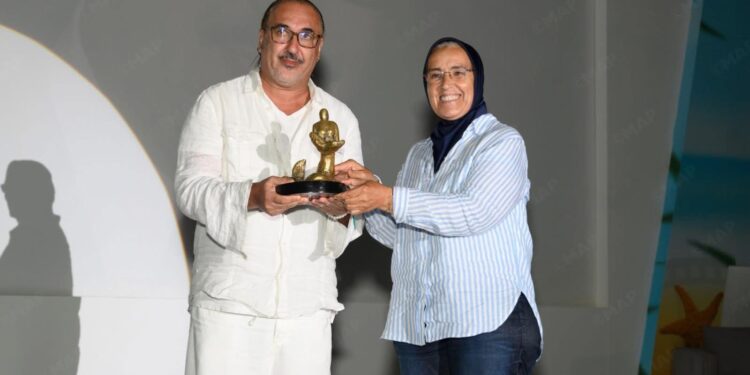 اختتام مهرجان سينما الشاطئ بالهرهورة بتتويج فيلم “أبي لم يمت” بالجائزة الكبرى