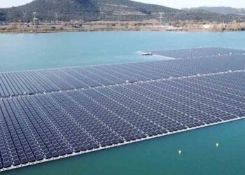 في مواجهة تحديات المناخ والمياه.. شمس المغرب تشرق من سد واد الرمل بمحطة عائمة رائدة