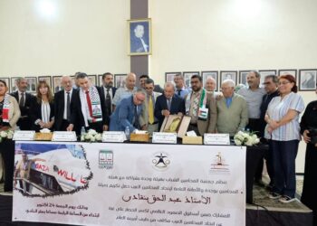 في تظاهرة حقوقية بارزة.. هيئة المحامين بوجدة تكرم الأستاذ عبد الحق بنقادي لمشاركته في أسطول كسر الحصار على غزة