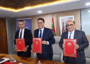 حجيرة يوقّع اتفاقية شراكة لتبادل المعطيات مع مكتب الصرف وصندوق الضمان الاجتماعي