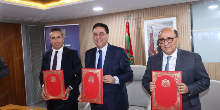 حجيرة يوقّع اتفاقية شراكة لتبادل المعطيات مع مكتب الصرف وصندوق الضمان الاجتماعي