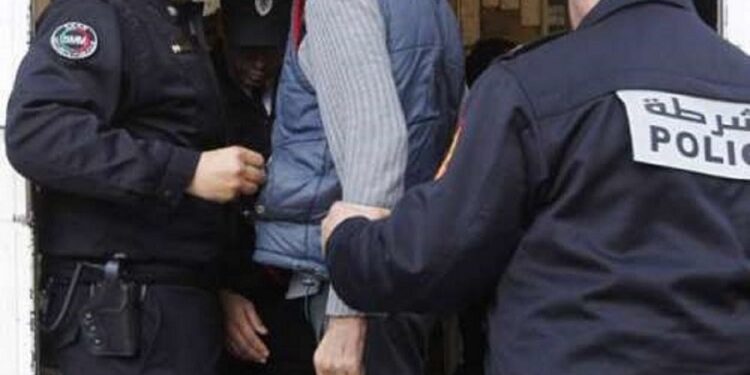 توقيف مفتش شرطة بأولاد تايمة للاشتباه في تورطه في قضية ابتزاز ورشوة