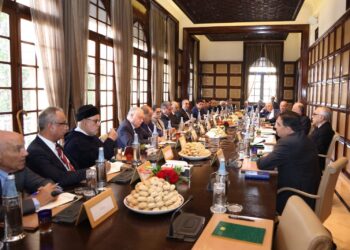 تنفيذاً لتعليمات جلالة الملك.. مستشارو الملك يجتمعون بزعماء الأحزاب حول قضية الصحراء المغربية