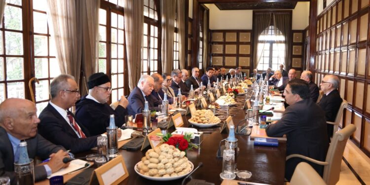 تنفيذاً لتعليمات جلالة الملك.. مستشارو الملك يجتمعون بزعماء الأحزاب حول قضية الصحراء المغربية