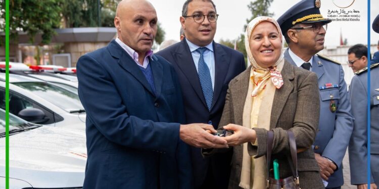 البراكات والي الجهة يشرفان على توزيع العشرات من سيارات الإسعاف ببني ملال-خنيفرة