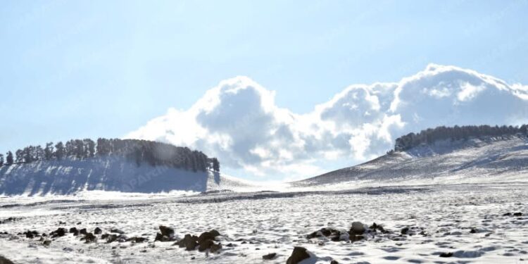 تساقطات ثلجية وأمطار قوية يومي الأحد والاثنين بعدد من مناطق المملكة (نشرة إنذارية)