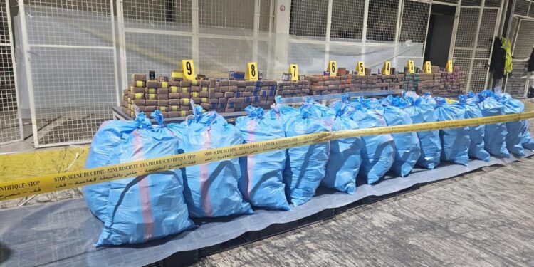 ميناء طنجة المتوسط: حجز 8 أطنان و196 كلغ من مخدر الشيرا