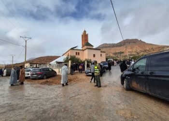 رئيس الوداد يؤازر حكيم زياش في جنازة شقيقه بضواحي بركان