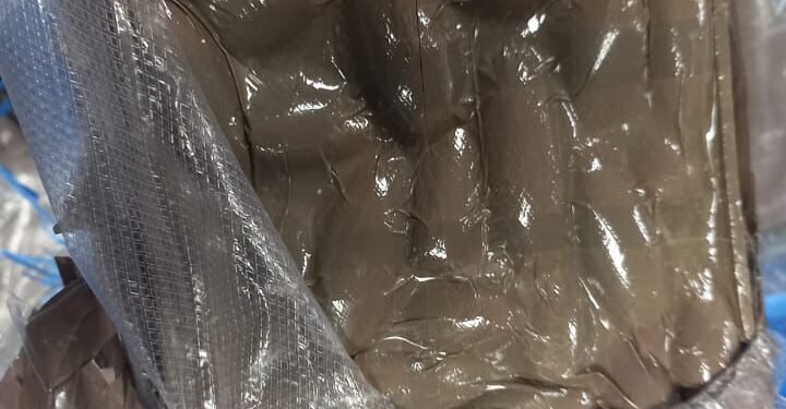 يقظة أمن ميناء الدار البيضاء تُحبط تهريب قرابة طن من “الشيرا” في عملية نوعية