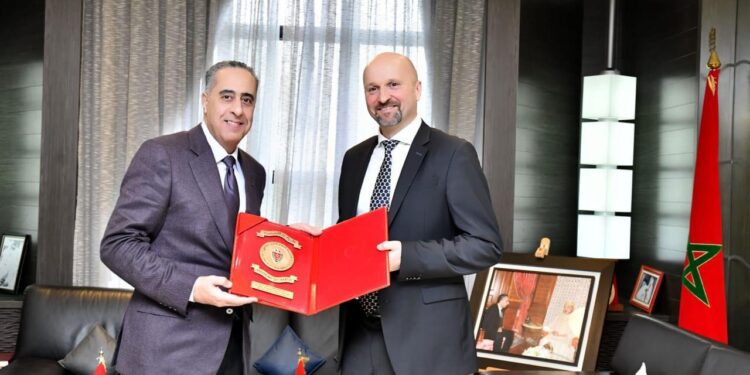 المدير العام للأمن الوطني يجتمع مع نظيره الدنماركي لتعزيز التعاون الأمني