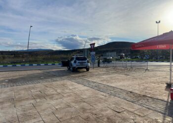 بسبب “رشق الحجارة”.. منع الاحتفالات الكروية بمنطقة “بين لجراف” الحدودية.