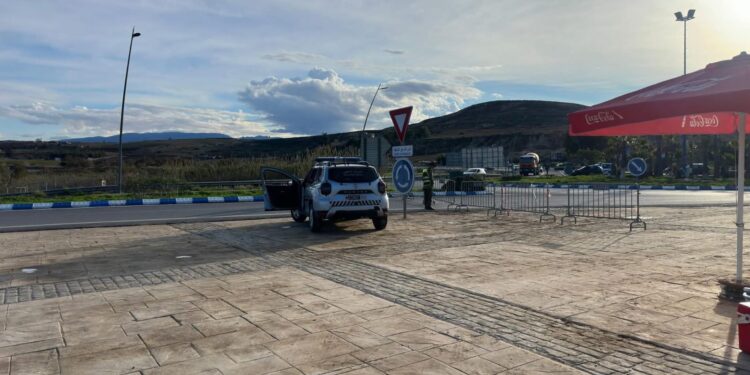 بسبب “رشق الحجارة”.. منع الاحتفالات الكروية بمنطقة “بين لجراف” الحدودية.