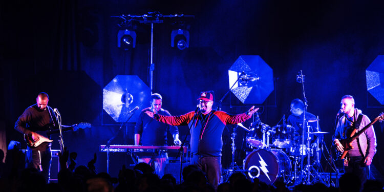 مجموعة “عريباند” (3RIBAND).. هل هي مجرد “ضجيج رقمي” ينتهي بانتهاء “الويفي”؟