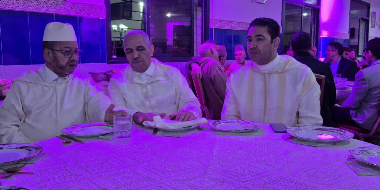 في ليلة رمضانية بوجدة.. والي جهة الشرق والعلامة بنحمزة يشاركان المسنين إفطارهم السنوي