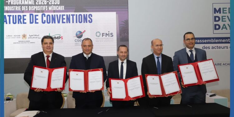 توقيع اتفاقية إطار تهدف إلى تطوير صناعة المستلزمات الطبية