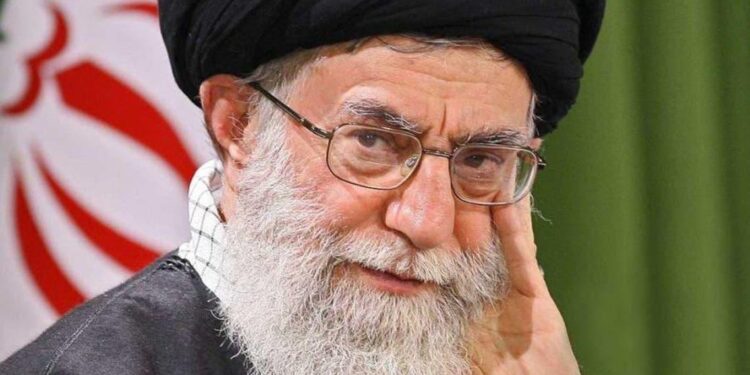 ضربات أمريكية-إسرائيلية تستهدف مواقع داخل إيران وسط تضارب بشأن الأهداف