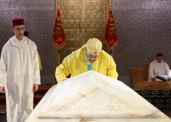 أمير المؤمنين صاحب الجلالة الملك محمد السادس يترحم على روح جلالة المغفور له الملك محمد الخامس