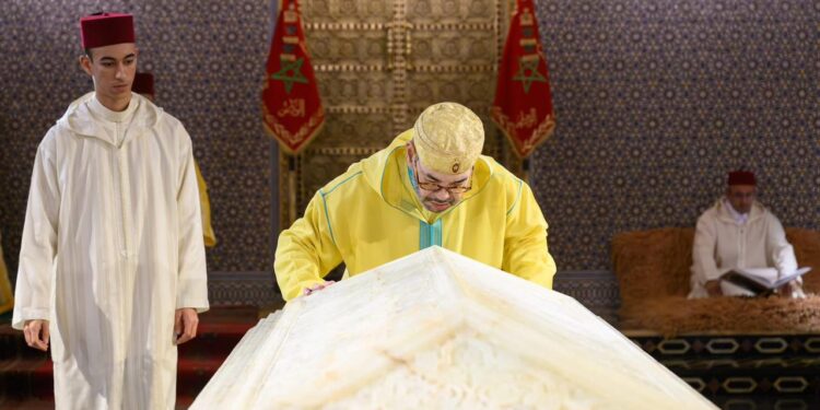 أمير المؤمنين صاحب الجلالة الملك محمد السادس يترحم على روح جلالة المغفور له الملك محمد الخامس