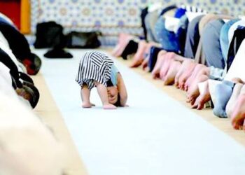 ظاهرة تتزايد في رمضان.. الأطفال في المساجد بين التربية والانضباط