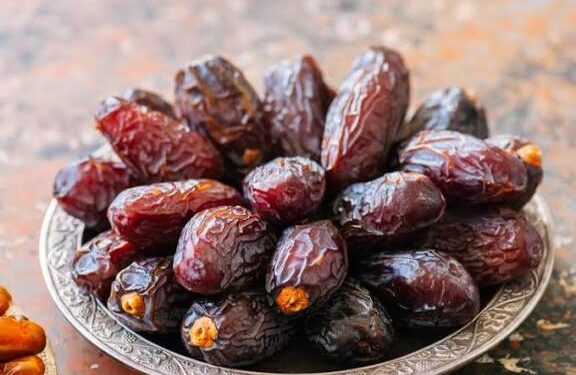 قبل رمضان..الطلب يرتفع على التمور المغربية والجزائرية تتوارى