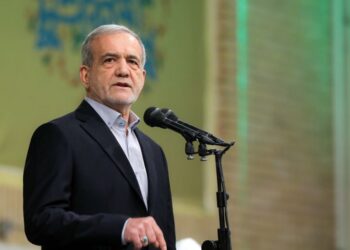 الرئيس الإيراني يعتذر لدول الجوار ويتعهد بعدم استهدافها مجدداً