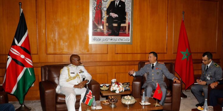 الفريق أول محمد بريظ يتباحث بالرباط مع رئيس أركان قوات الدفاع الكينية بتعليمات ملكية سامية.