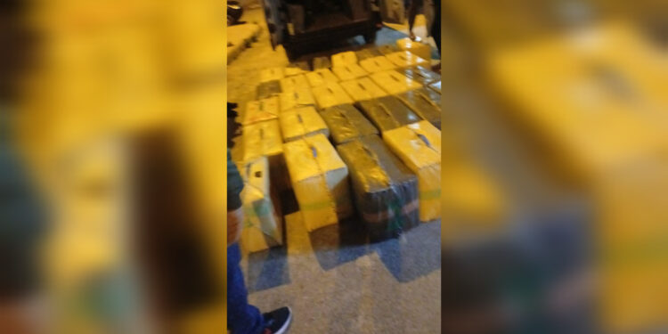 حجز 29 رزمة من الشيرا معدة للتهريب الدولي