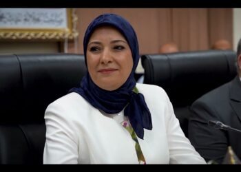 هل تنجح “المديرة” في احتواء غضب النقابات؟ اتهامات بالفشل في التخطيط تُحاصر أكاديمية الشرق.