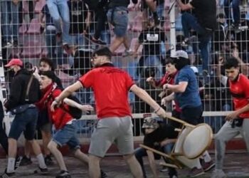 “الكاف” يتخذ قرارًا حاسمًا بشأن شغب مباراة أولمبيك آسفي واتحاد العاصمة