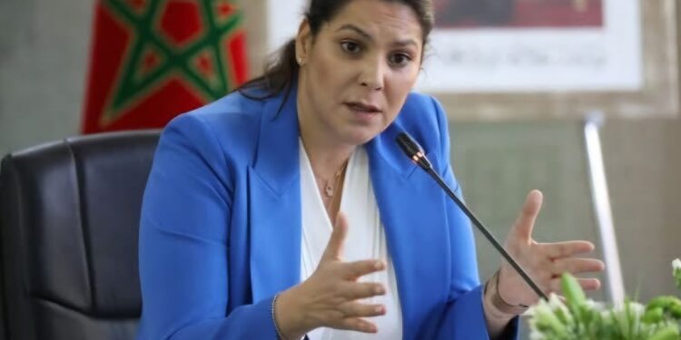 فاطمة الزهراء المنصوري تخرج عن صمتها وتقاضي “منبراً إعلامياً” لهذا السبب