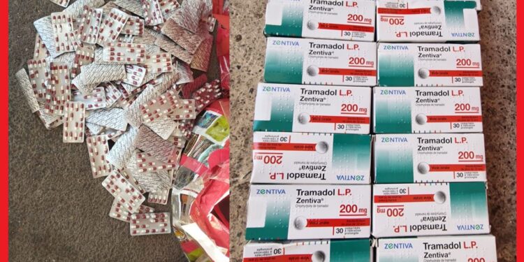 الناظور: إيقاف “مروّج دولي” وبحوزته آلاف الأقراص المخدرة داخل سيارة نفعية