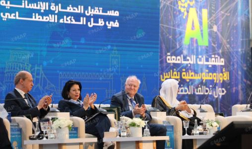 الوزيرة السغروشني والعيسى.. أبرز المتوجين بـ “جوائز المتوسط 2026”