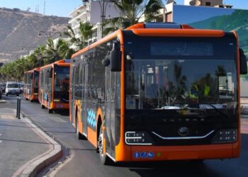 حافلات المستقبل في “مدينة أخنوش”.. والـ”خردة” تواصل خنق وجدة