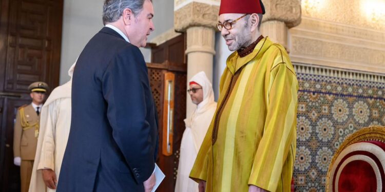 جلالة الملك يستقبل بالقصر الملكي بالرباط سفراء جدد معتمدين لدى المملكة المغربية