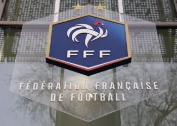 جزائري الأصل يقترب من قيادة المنتخب الفرنسي