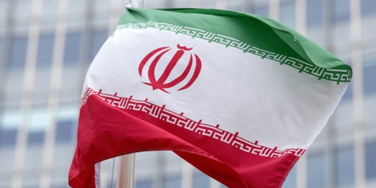 طهران تتحدى واشنطن بعد عقوبات جديدة وتندد بسياسة «التنمر»